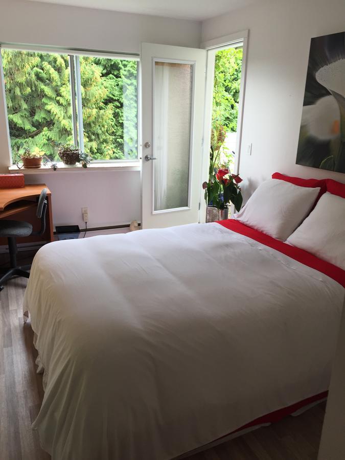 A Room At The Camelia Bed And Breakfast Tsawwassen Exterior foto