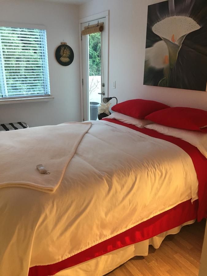 A Room At The Camelia Bed And Breakfast Tsawwassen Exterior foto